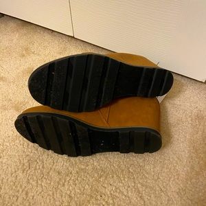 Brown Ankle Boots never worn. I’m good condition. Size 10